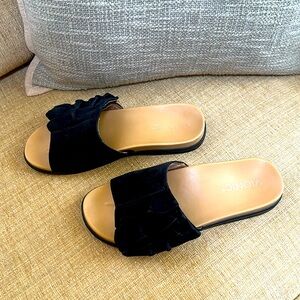 Vionic Black Suede Sandal. Size 8